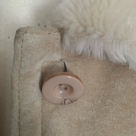 Jones New York Tan and Cream / Ivory Suede Jacket lined with faux fur. - Picture 7 of 15